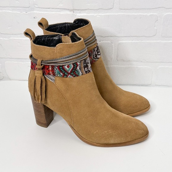 Callisto of California Suede Ankle Boots Size 9 Heeled Boho Tan Tassel - Picture 1 of 14